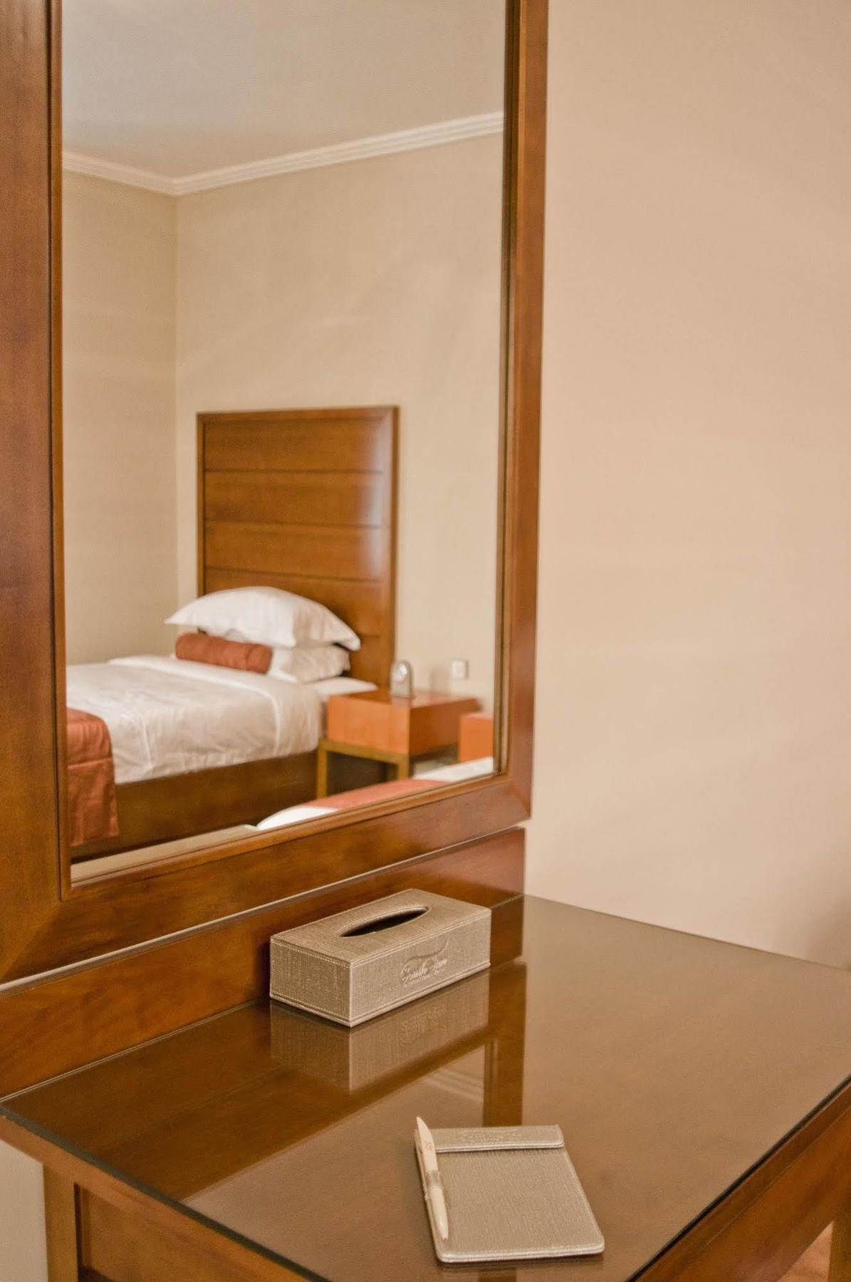 South Star International Hotel Awasa Buitenkant foto