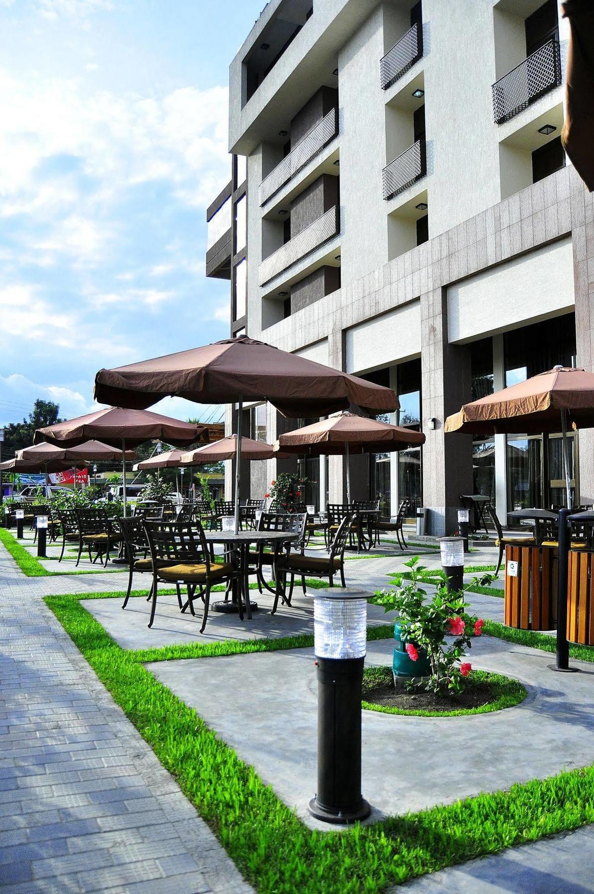 South Star International Hotel Awasa Buitenkant foto