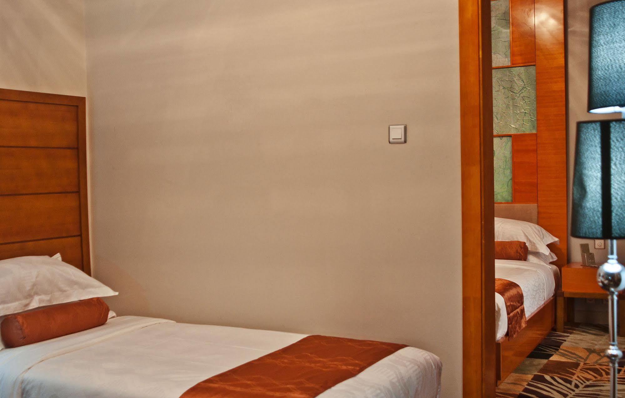 South Star International Hotel Awasa Buitenkant foto